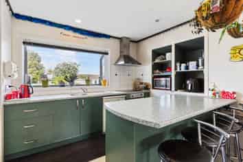 5 Mail Avenue, Weymouth