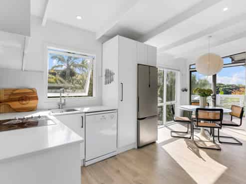 2/19 Lake Road, Northcote