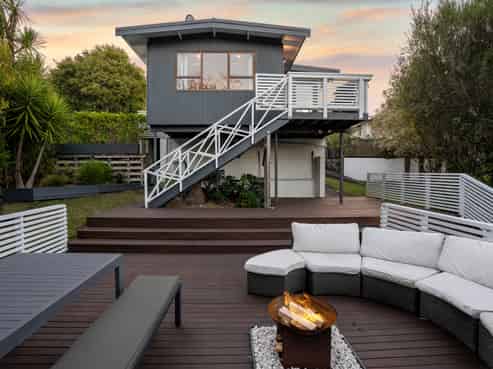 2/19 Lake Road, Northcote