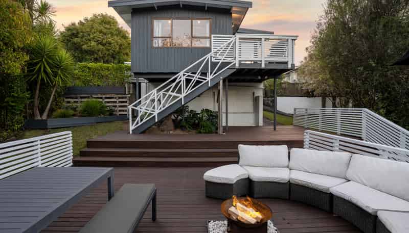 2/19 Lake Road, Northcote