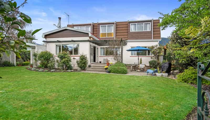 8a Lemari Avenue, Stoke