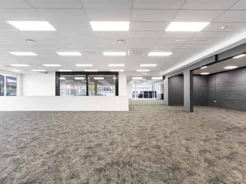 Prominent SH1 Large-Format Retail for Lease