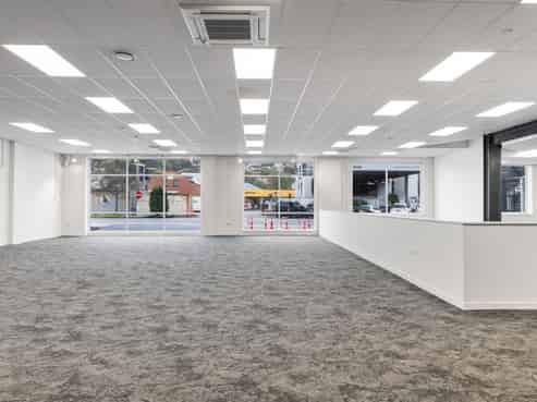 Prominent SH1 Large-Format Retail for Lease