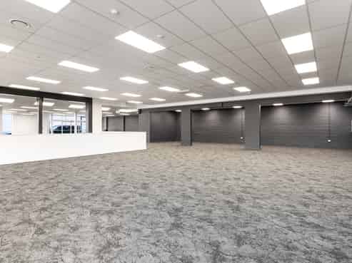 Prominent SH1 Large-Format Retail for Lease