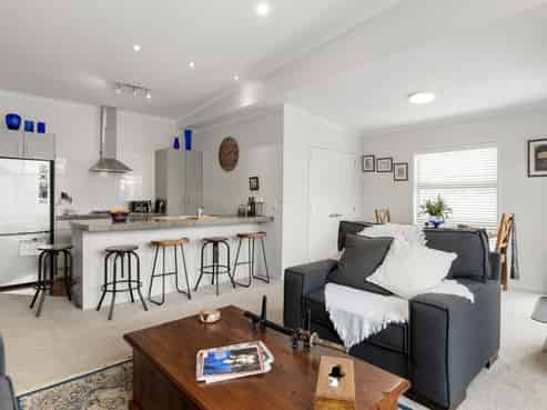 4/17 Cook Street, Hamilton East