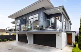 4/17 Cook Street, Hamilton East
