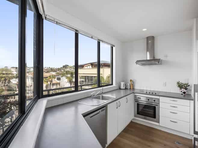 2F/5 Furneaux Way, Remuera