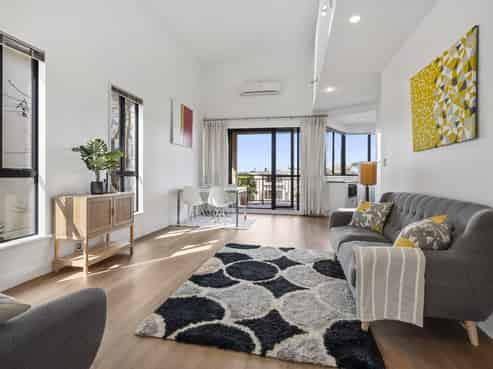 2F/5 Furneaux Way, Remuera