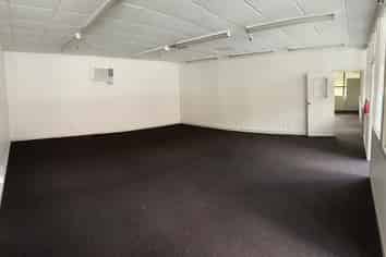 Functional Portage Road Office | 304m2