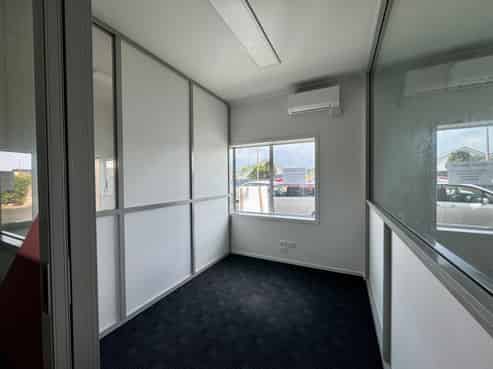 City office with warehouse and yard