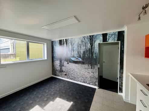 City office with warehouse and yard