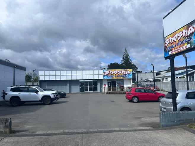 High profile Bethlehem retail / office with parking