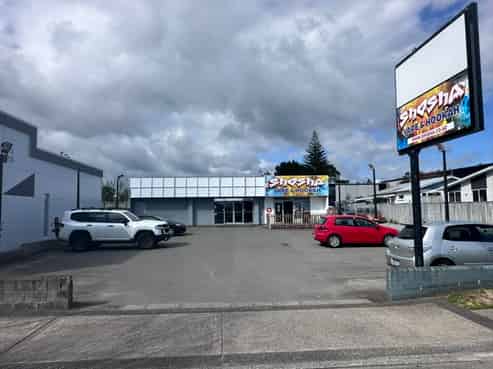 High profile Bethlehem retail / office with parking