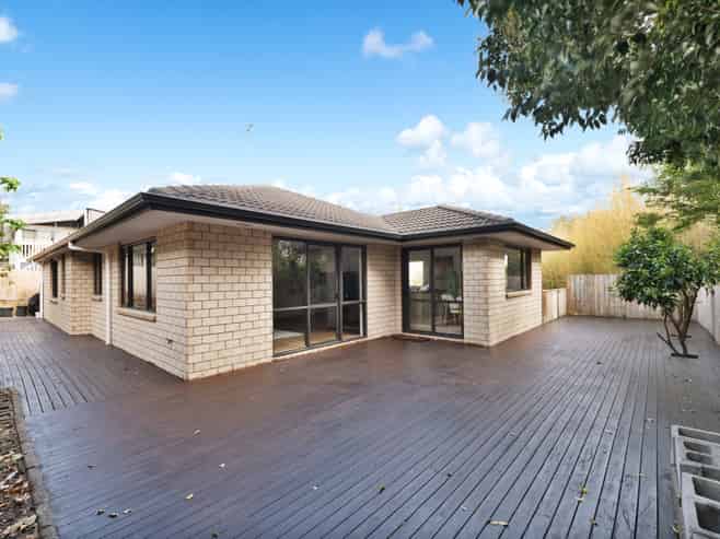 27A Chorley Avenue, Massey