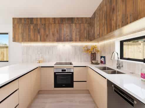 2/31 Tiroroa Avenue, Te Atatu South