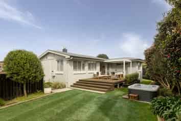 13 Tupaea Place, Otumoetai