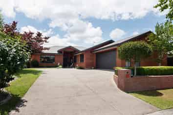 3 Wiltshire Drive, Huntington