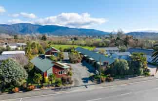 Freehold going concern in Golden Bay