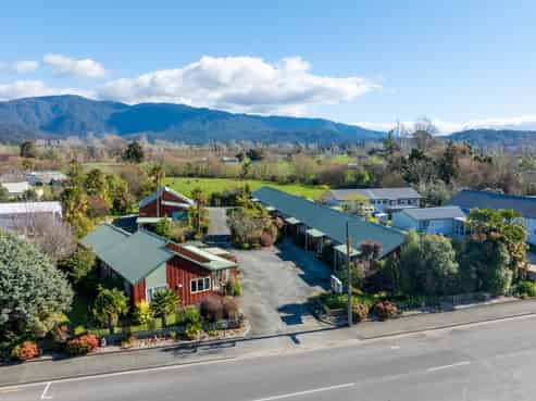 Freehold going concern in Golden Bay