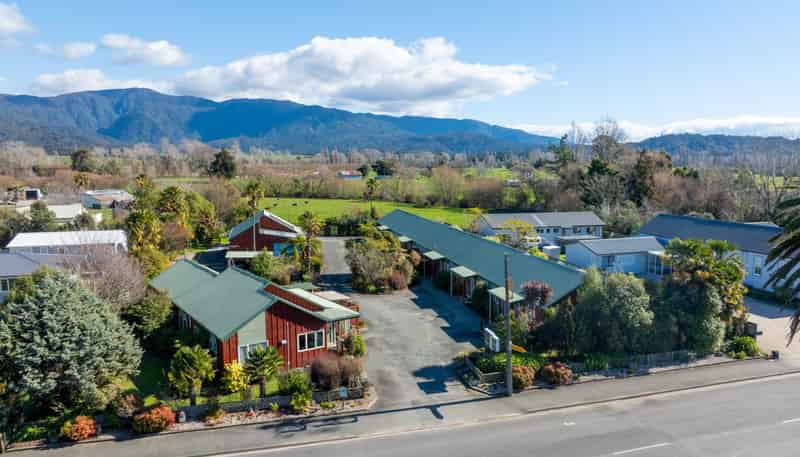 87 Commercial Street, Takaka