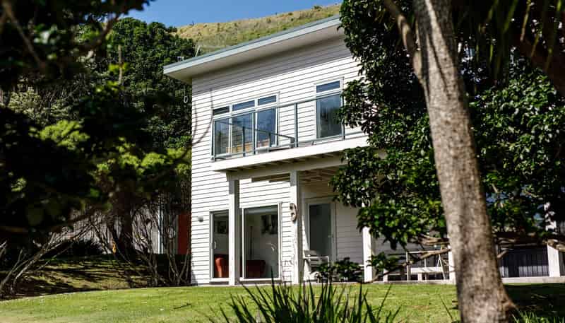8 Pohutukawa Drive, Waiotahi