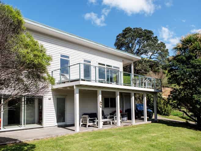 8 Pohutukawa Drive, Waiotahi