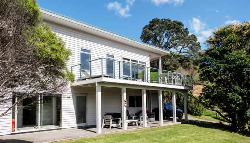 8 Pohutukawa Drive, Waiotahi