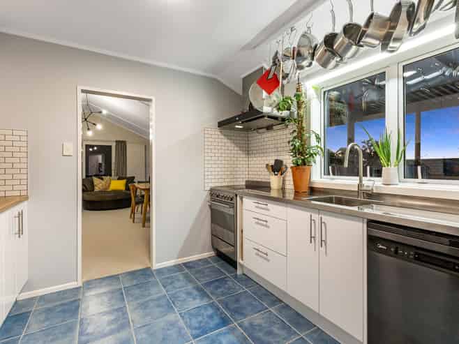 2/11 Mervyn Place, Plimmerton