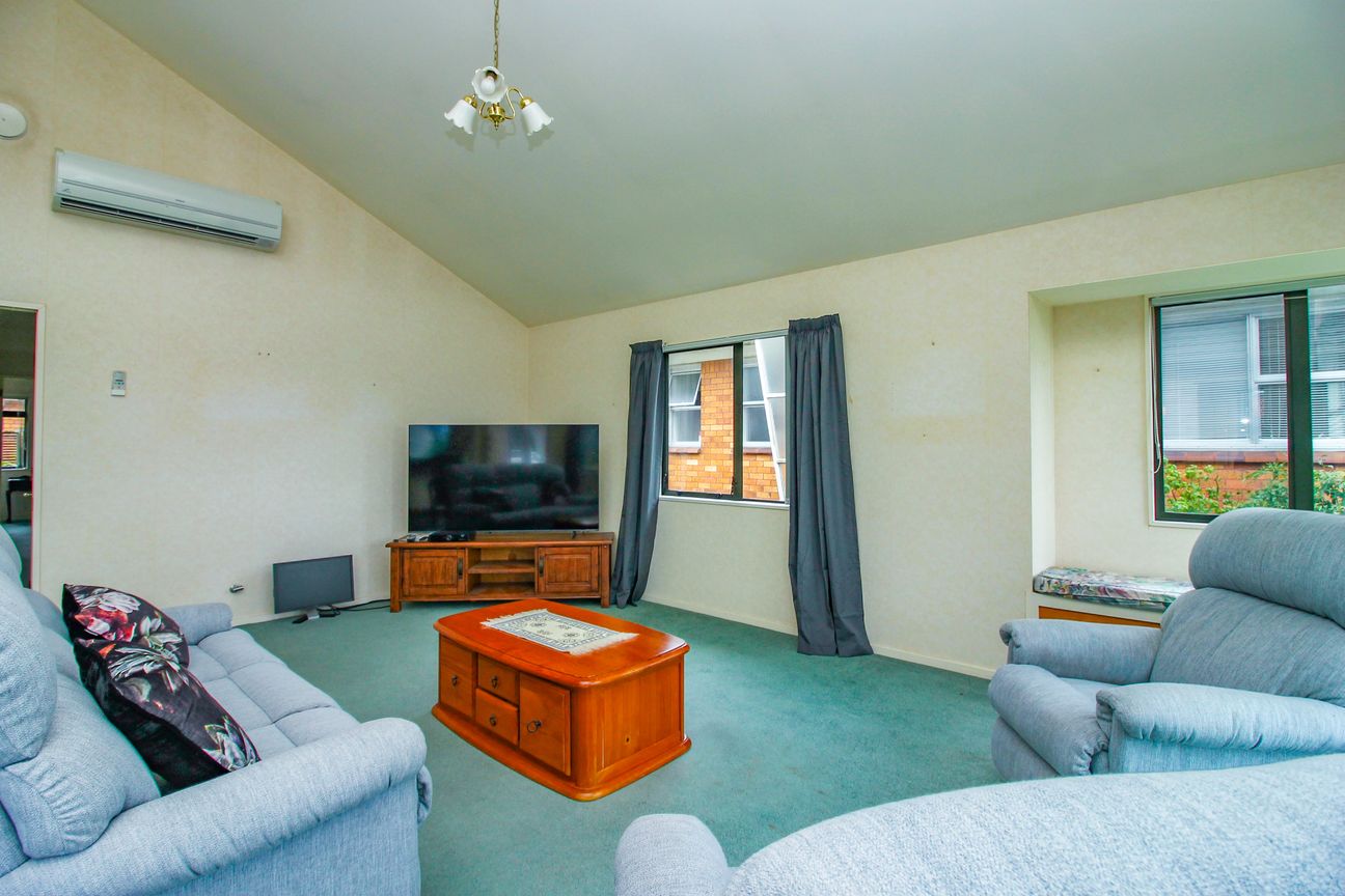 Close to Town, Easy Living - Aanzicht 3