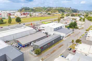 Split income investment modern - freehold asset