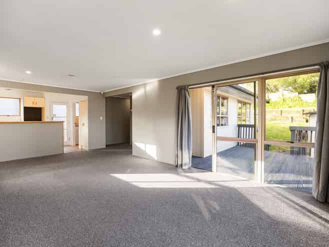 15 Splitt Avenue, Glenview
