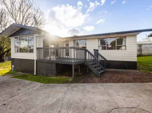 15 Splitt Avenue, Glenview