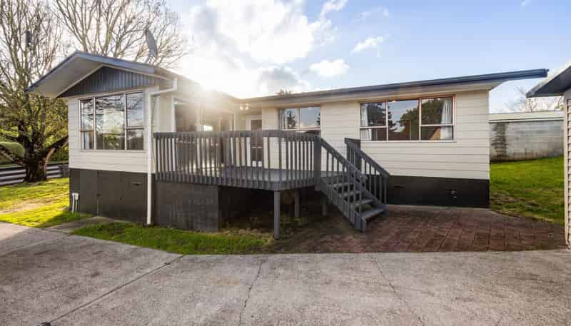 15 Splitt Avenue, Glenview