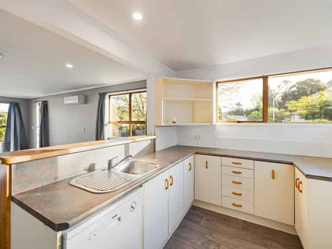 15 Splitt Avenue, Glenview