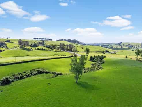 151 Everett Road, Inglewood