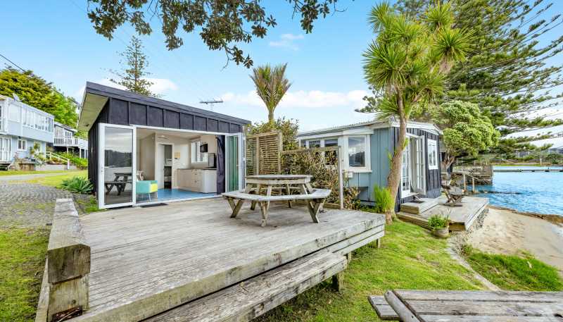 1334 Sandspit Road, Sandspit