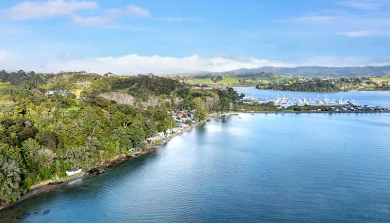 1334 Sandspit Road, Sandspit