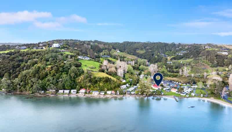 1334 Sandspit Road, Sandspit