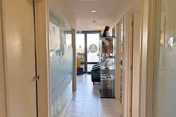77M²  GROUND FLOOR RETAIL/OFFICE FOR LEASE

 

