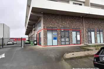 77M²  GROUND FLOOR RETAIL/OFFICE FOR LEASE

 
