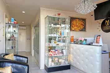 77M²  GROUND FLOOR RETAIL/OFFICE FOR LEASE

 
