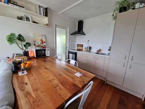 27B (Botto Marewa Road, Hataitai