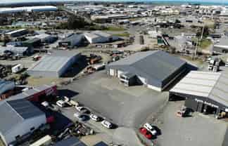 Prime 1600sqm warehouse with easy access
