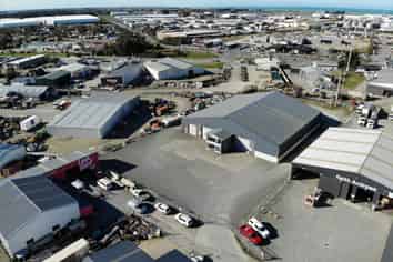 Prime 1600sqm warehouse with easy access