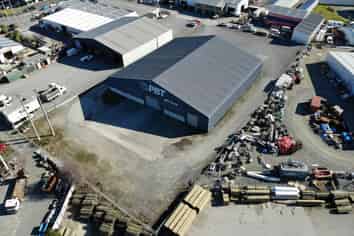 Prime 1600sqm warehouse with easy access