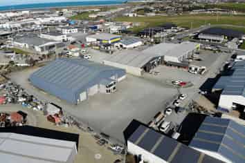 Prime 1600sqm warehouse with easy access