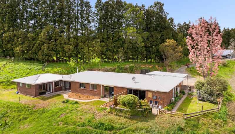 1538 State Highway 2, Whakamarama