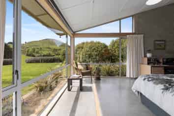 351 Saddle Hill Road, Scroggs Hill