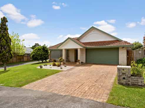 5 Bernie Edwards Place, Botany Downs