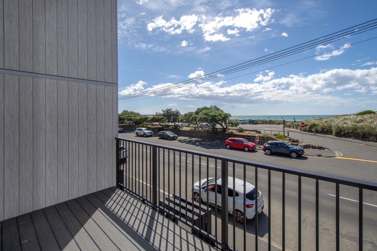 Beachfront Bliss - just $599,000 - Widok 4